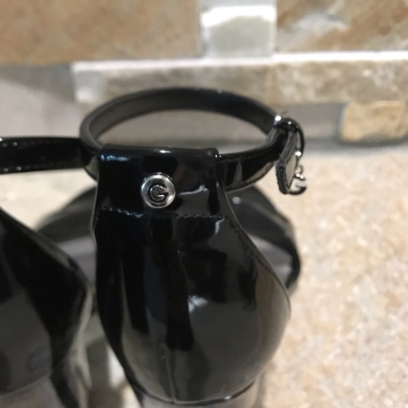 New w/o box Guess black patent faux leather heels - Picture 5 of 6